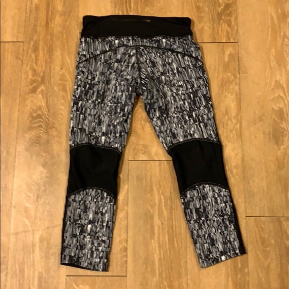 Nike Workout Crop Leggings - Picture 6 of 7
